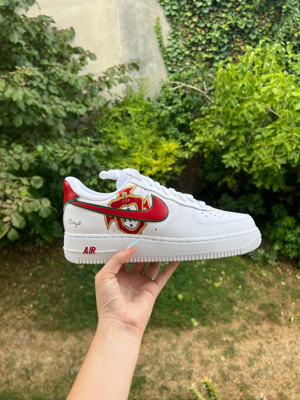 Nike Air Force 1 customisée aux couleurs du Portugal peinte à la main ONE CUSTOM