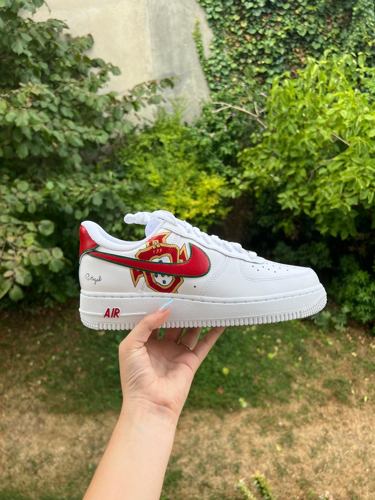 Nike Air Force 1 customisée aux couleurs du Portugal peinte à la main ONE CUSTOM