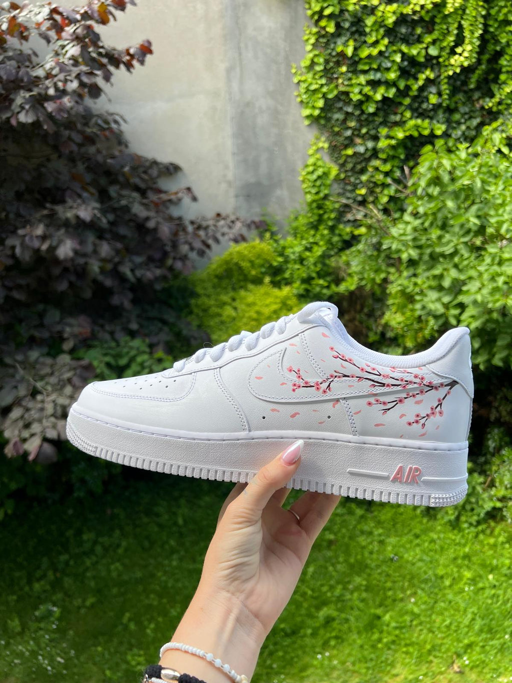 Nike Air Force 1 customisée fleurs de cerisier sakura japonais rose peinte à la main ONE CUSTO