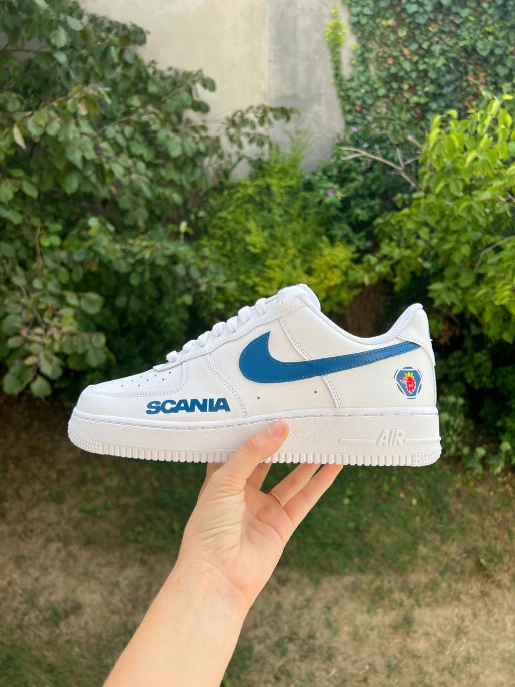 Nike Air Force 1 customisée camion Scania peinte à la main ONE CUSTOM