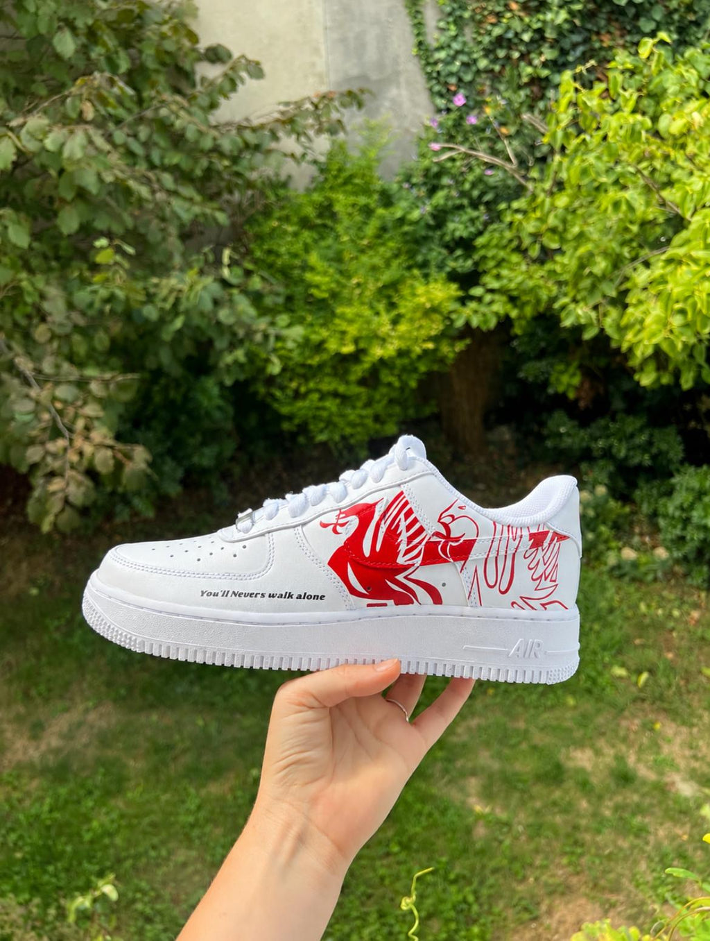 Sneakers Nike Air Force 1 personnalisées Liverpool FC faites main avec log
